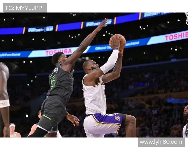 2020年NBA季后赛火箭对湖人首场比赛精彩录像回放分析与解读